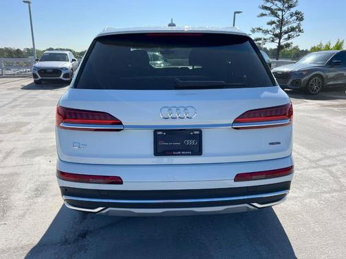 2024 Audi Q7 55 Premium