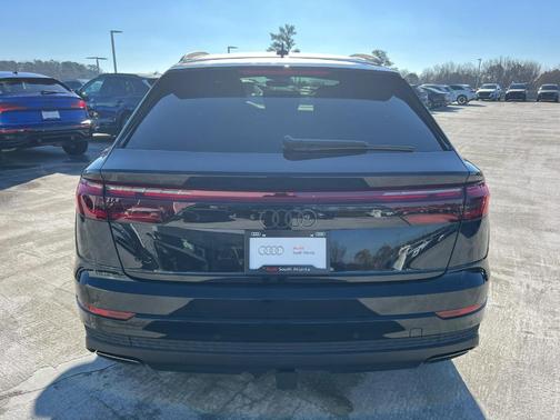 2025 Audi Q8 Premium