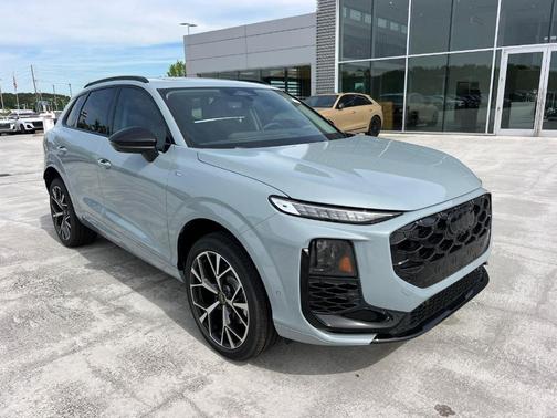 Arrow Gray Pearl 2026 Audi Q3 S line
