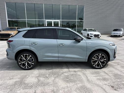 Arrow Gray Pearl 2026 Audi Q3 S line