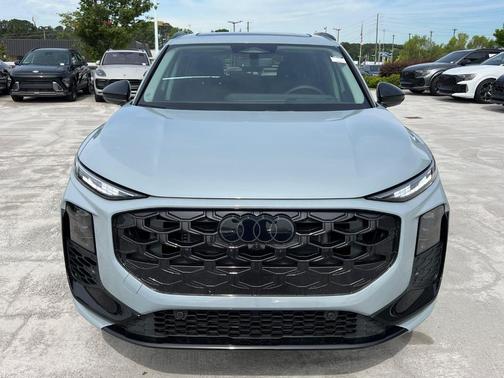 Arrow Gray Pearl 2026 Audi Q3 S line