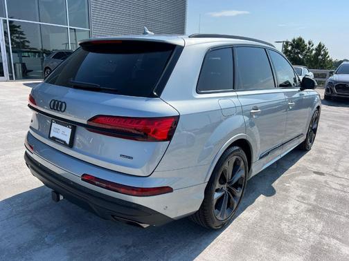 2025 Audi Q7 55 Premium Plus