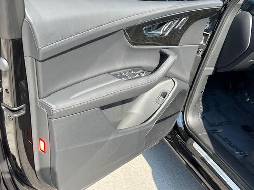 2025 Audi Q7 55 Prestige