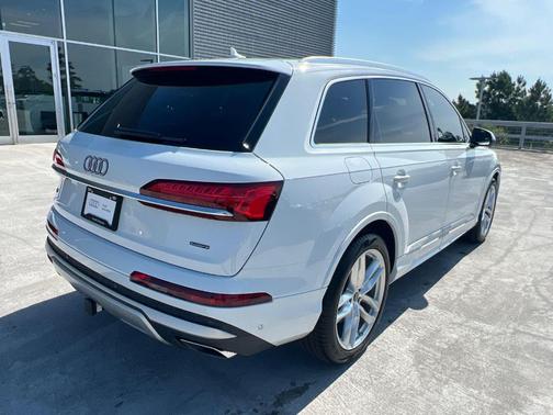2025 Audi Q7 55 Premium Plus
