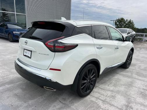 White 2023 Nissan Murano Platinum
