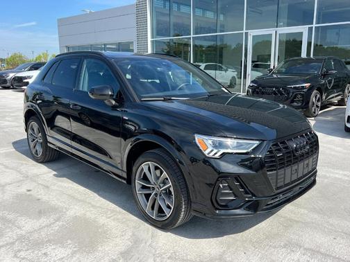 Mythos Black Metallic 2025 Audi Q3 45 S line Premium