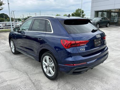 Navarra Blue Metallic 2023 Audi Q3 45 S line Premium