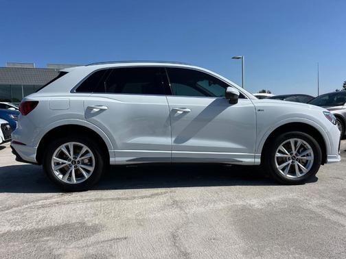 2024 Audi Q3 45 S line Premium