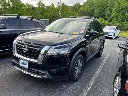 2022 Nissan Pathfinder SL