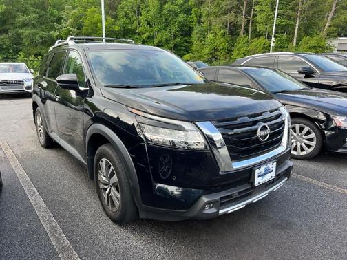 2022 Nissan Pathfinder SL