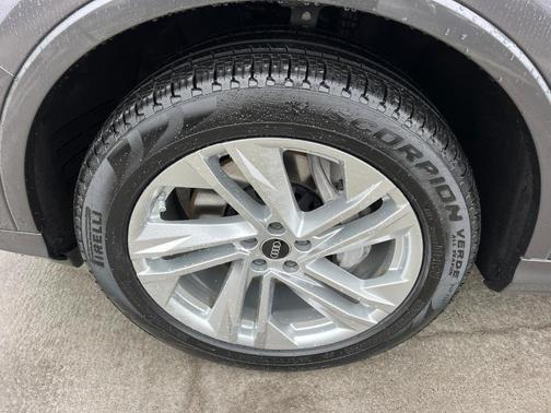 2022 Audi Q7 55 Premium Plus