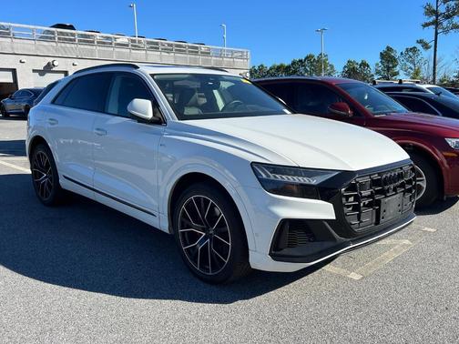 2023 Audi Q8 55 Premium Plus