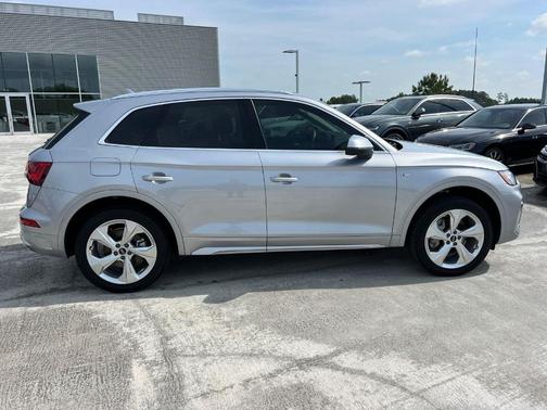 2023 Audi Q5 45 S line Premium Plus