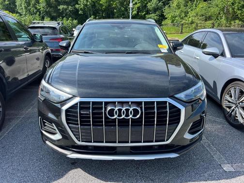 Mythos Black Metallic 2019 Audi Q3 2.0T Premium