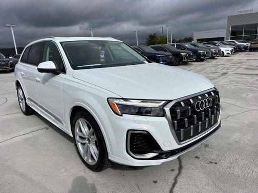 2025 Audi Q7 55 Premium Plus