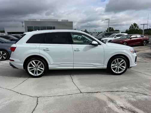 2025 Audi Q7 55 Premium Plus