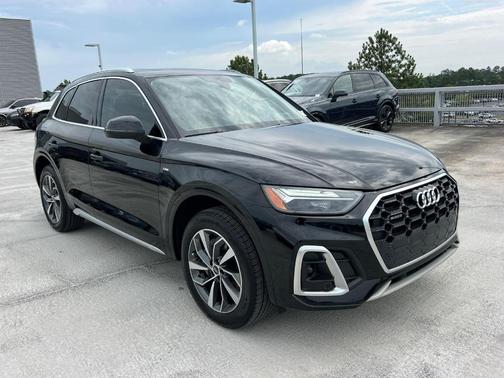 Mythos Black Metallic 2023 Audi Q5 45 S line quattro Premium