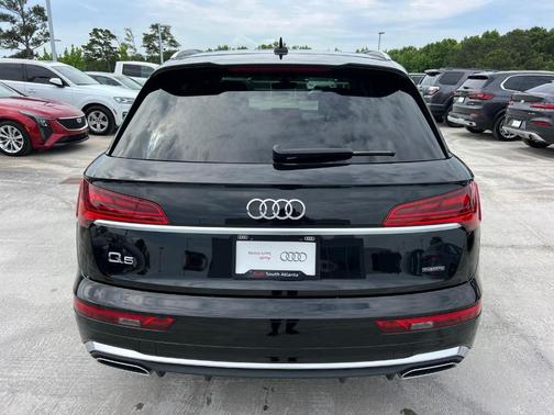 Mythos Black Metallic 2023 Audi Q5 45 S line quattro Premium
