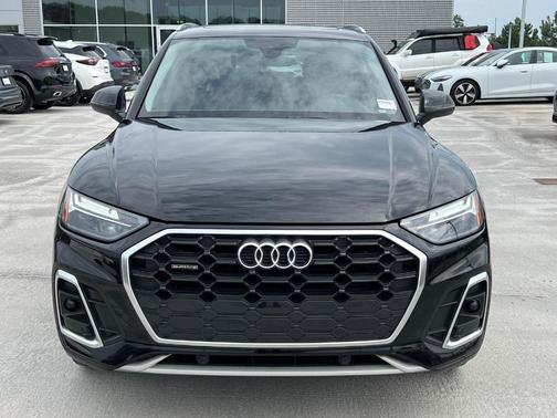 Mythos Black Metallic 2023 Audi Q5 45 S line quattro Premium