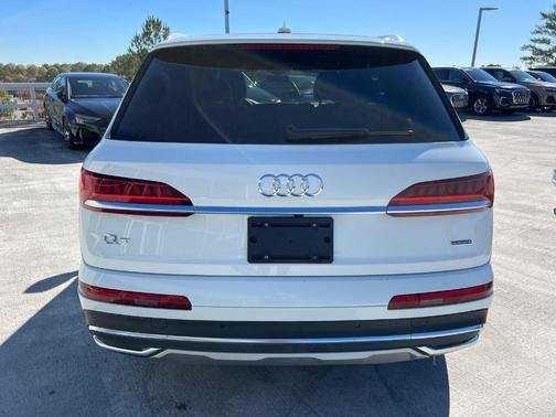2022 Audi Q7 55 Premium