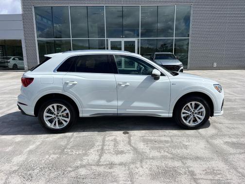 2025 Audi Q3 45 S line Premium