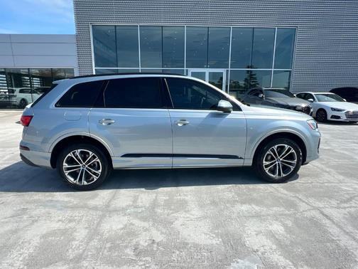 2025 Audi Q7 45 Premium Plus