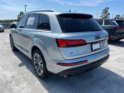 2025 Audi Q7 45 Premium Plus