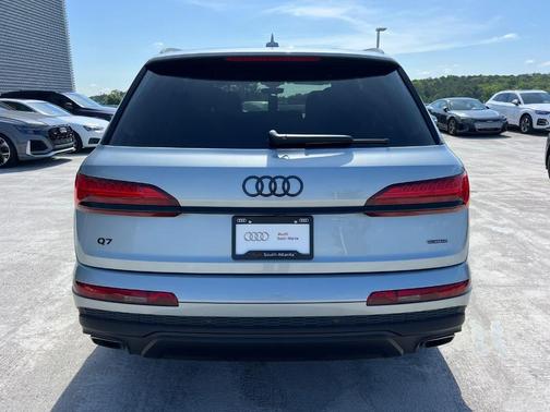 2025 Audi Q7 45 Premium Plus