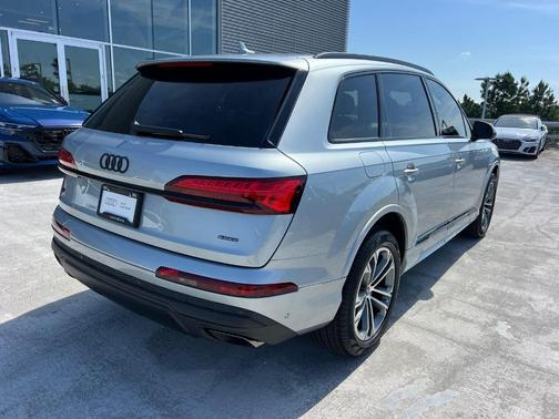 2025 Audi Q7 45 Premium Plus