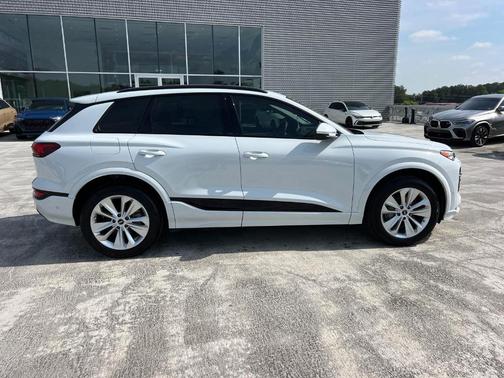 2025 Audi Q6 e-tron Premium