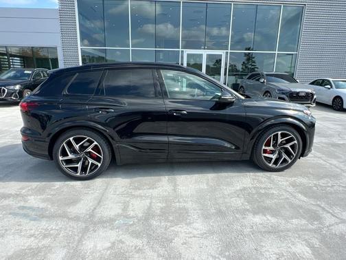 2025 Audi SQ6 e-tron Premium