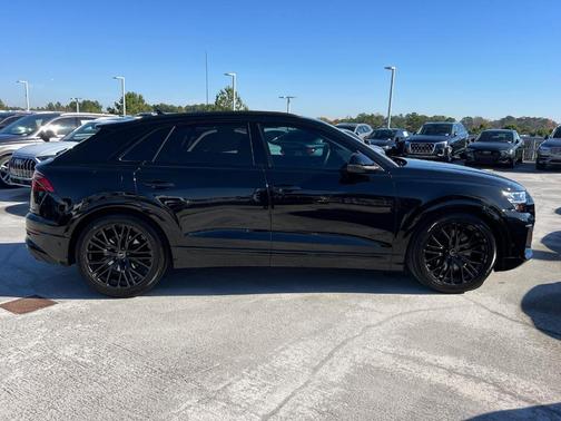 2025 Audi SQ8 4.0T quattro Premium Plus