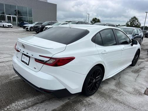 Ice 2025 Toyota Camry SE