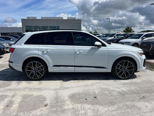 2025 Audi Q7 55 Premium Plus