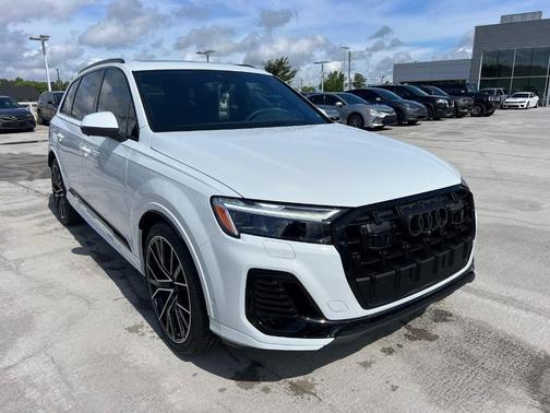 2025 Audi Q7 55 Premium Plus