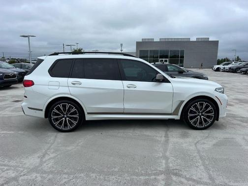 2021 BMW X7 M50i