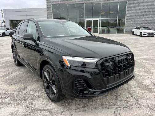 2025 Audi Q7 55 Premium Plus