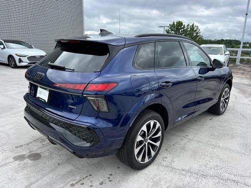 Navarra Blue Metallic 2026 Audi Q3 S line
