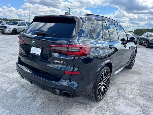 2021 BMW X5 M50i