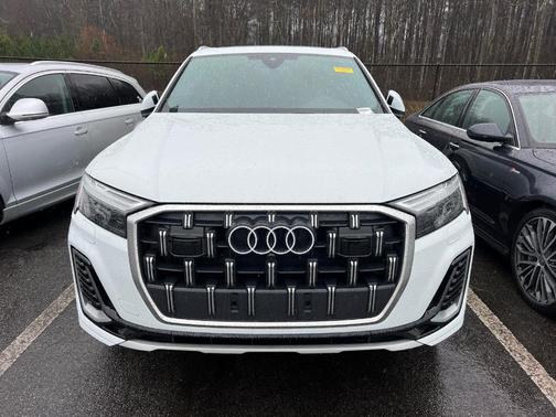 2025 Audi Q7 45 Premium