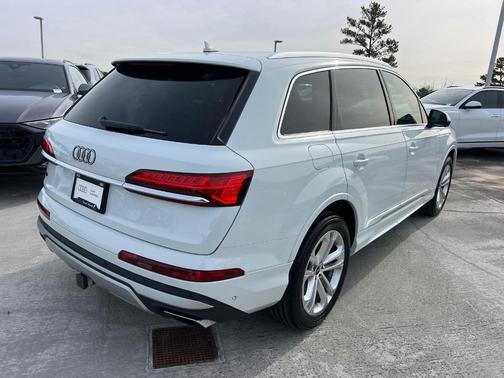 2025 Audi Q7 45 Premium