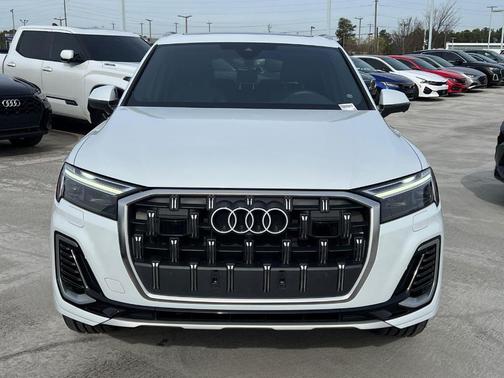 2025 Audi Q7 45 Premium