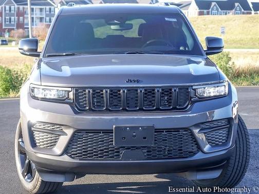 Photo 5 of 38 of 2022 Jeep Grand Cherokee Altitude