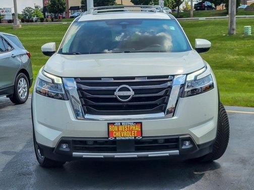 2022 Nissan Pathfinder SL
