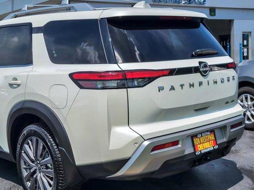 2022 Nissan Pathfinder SL