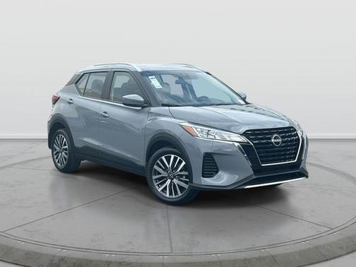 Boulder Gray Pearl 2024 Nissan Kicks SV