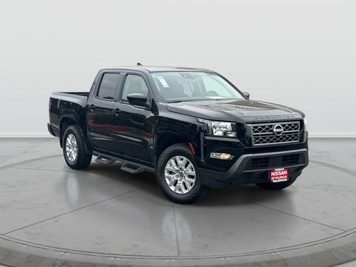 Black 2022 Nissan Frontier SV