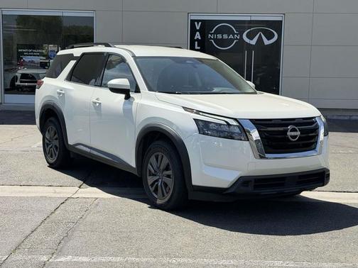 Pearl White Tri-Coat 2024 Nissan Pathfinder SV