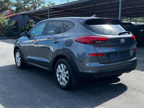 2021 Hyundai TUCSON SE
