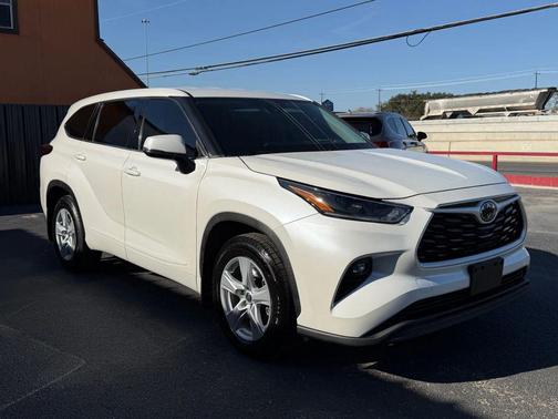 2021 Toyota Highlander LE